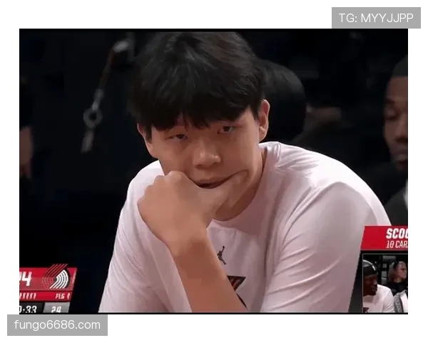 杨瀚森无球跑动拉开防守,比上赛季三分更高效 杨瀚森无球跑动拉开防守,比上赛季三分更高效